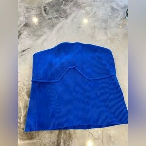 Vibrant royal blue strapless crop top.